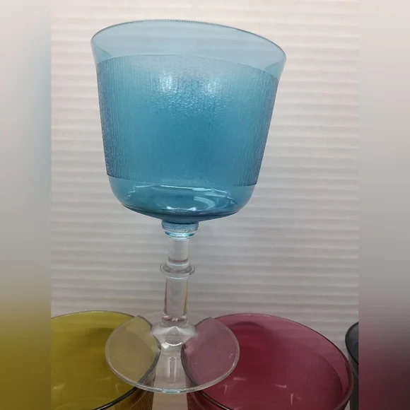 Set of 7 Vintage Plastic Stemware Goblet Cups Party Retro - Picture 6 of 7